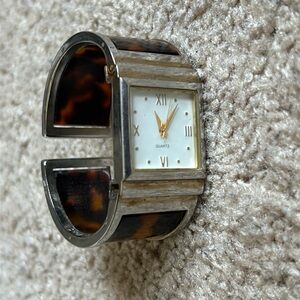 Women’s tortoise print acrylic bangle‎ watch color: amber/silver/gold